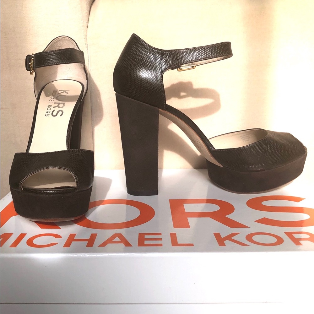 Michael Kors NIB 7.5 open toed brown platform